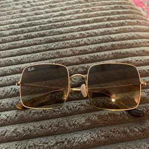 Square 1971 Classic Ray Ban Sunglasses